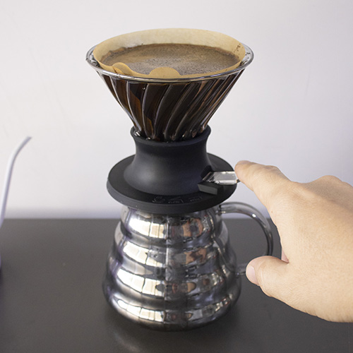 BeeCa V60 Clever Dripper - Blooming and Immersing